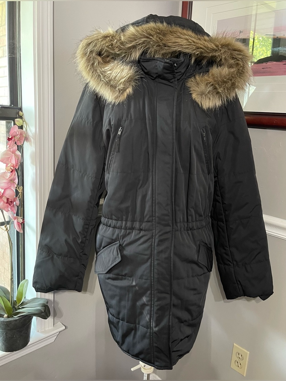 LOFT sz XXL Quilted Jacket w/ faux fur lined hood. Look cute & cozy this winter!